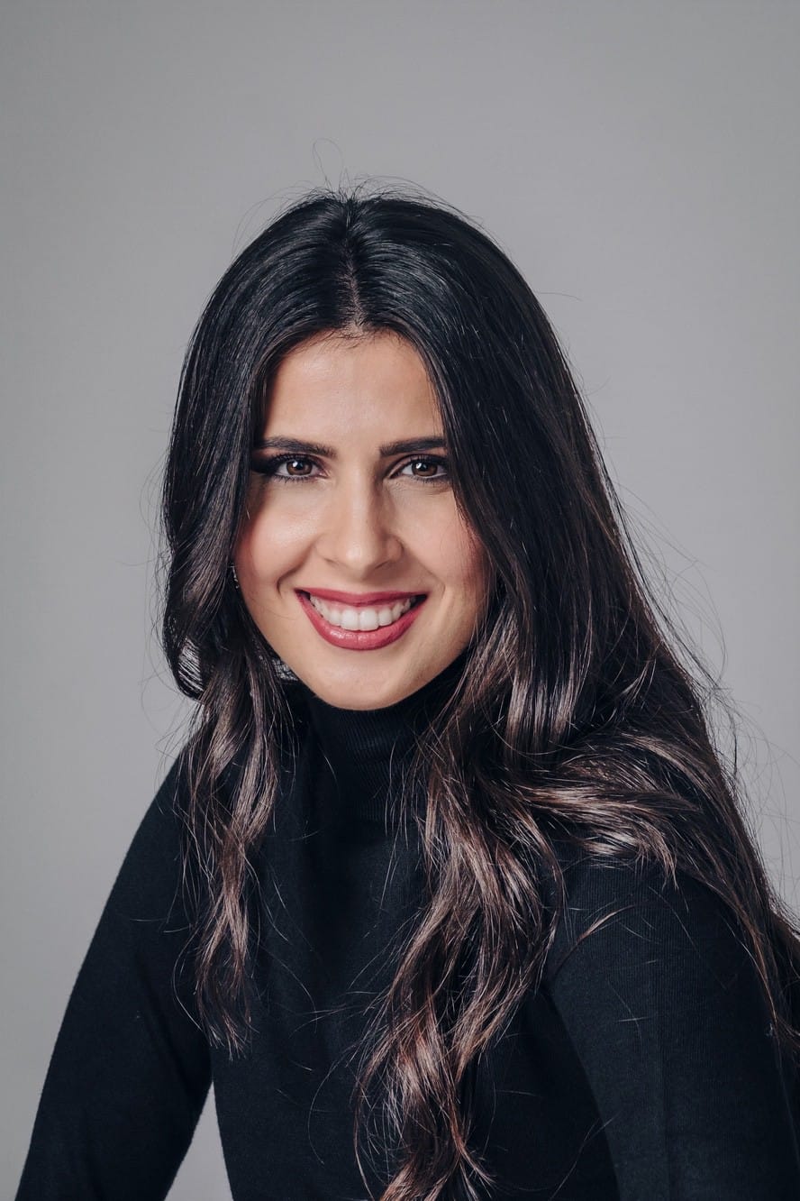 Foto aziendale di donna adatta come foto profilo per i canali social