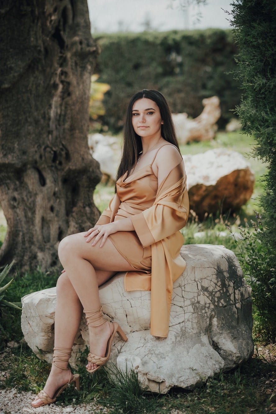 Foto lifestyle portrait di una ragazza al suo diciottesimo