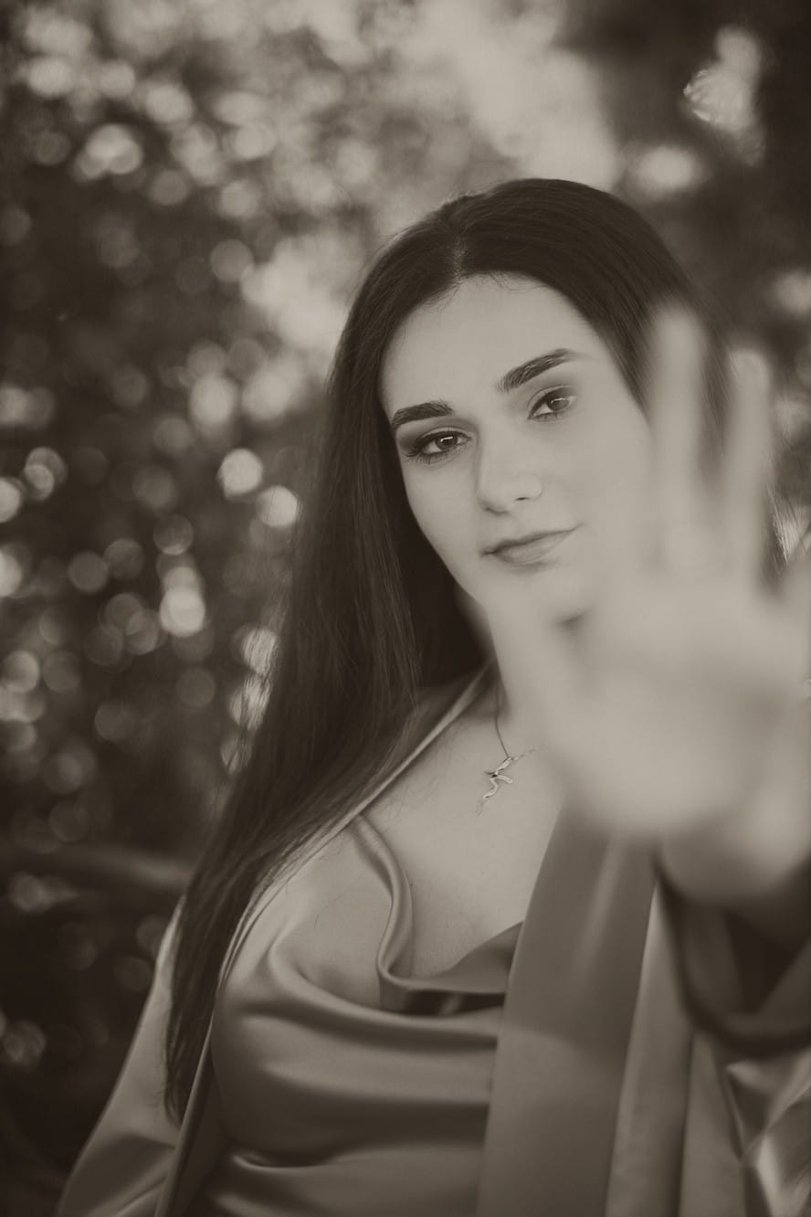 Foto lifestyle portrait di una ragazza per i suoi 18 anni