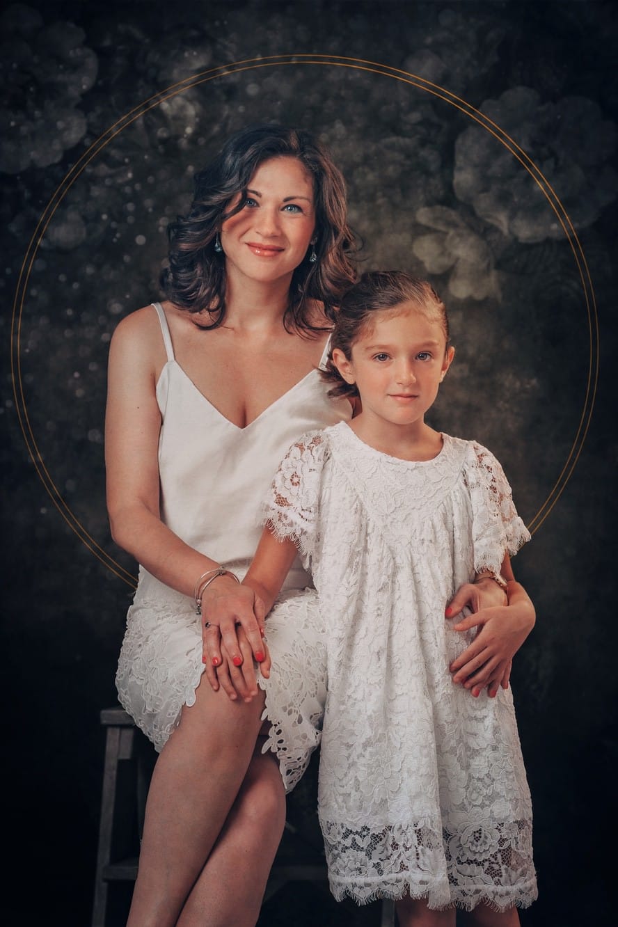 Fotoritratto di una sposa con la figlia