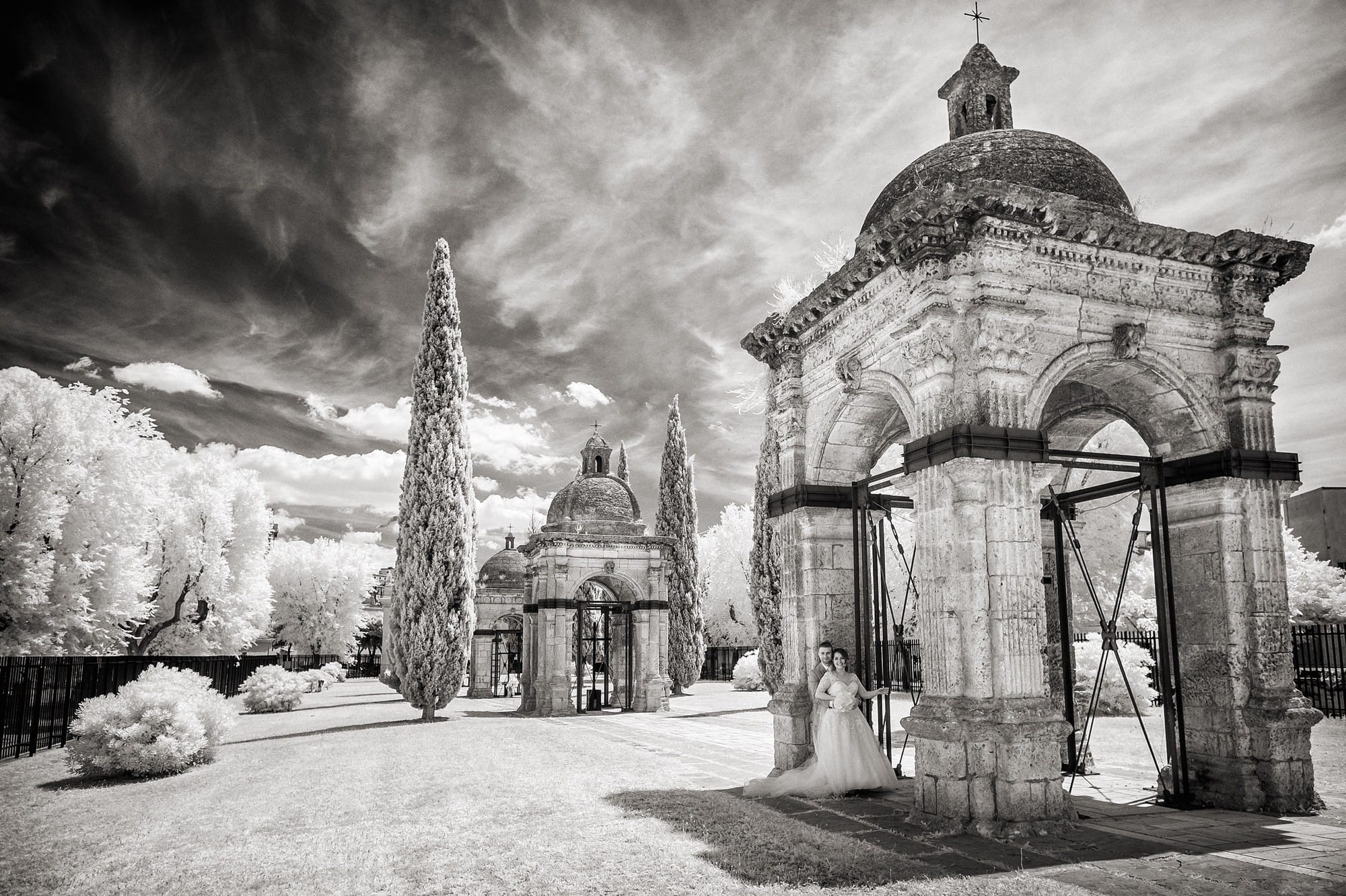 Sposi nei pressi della Chiesa delle Croci