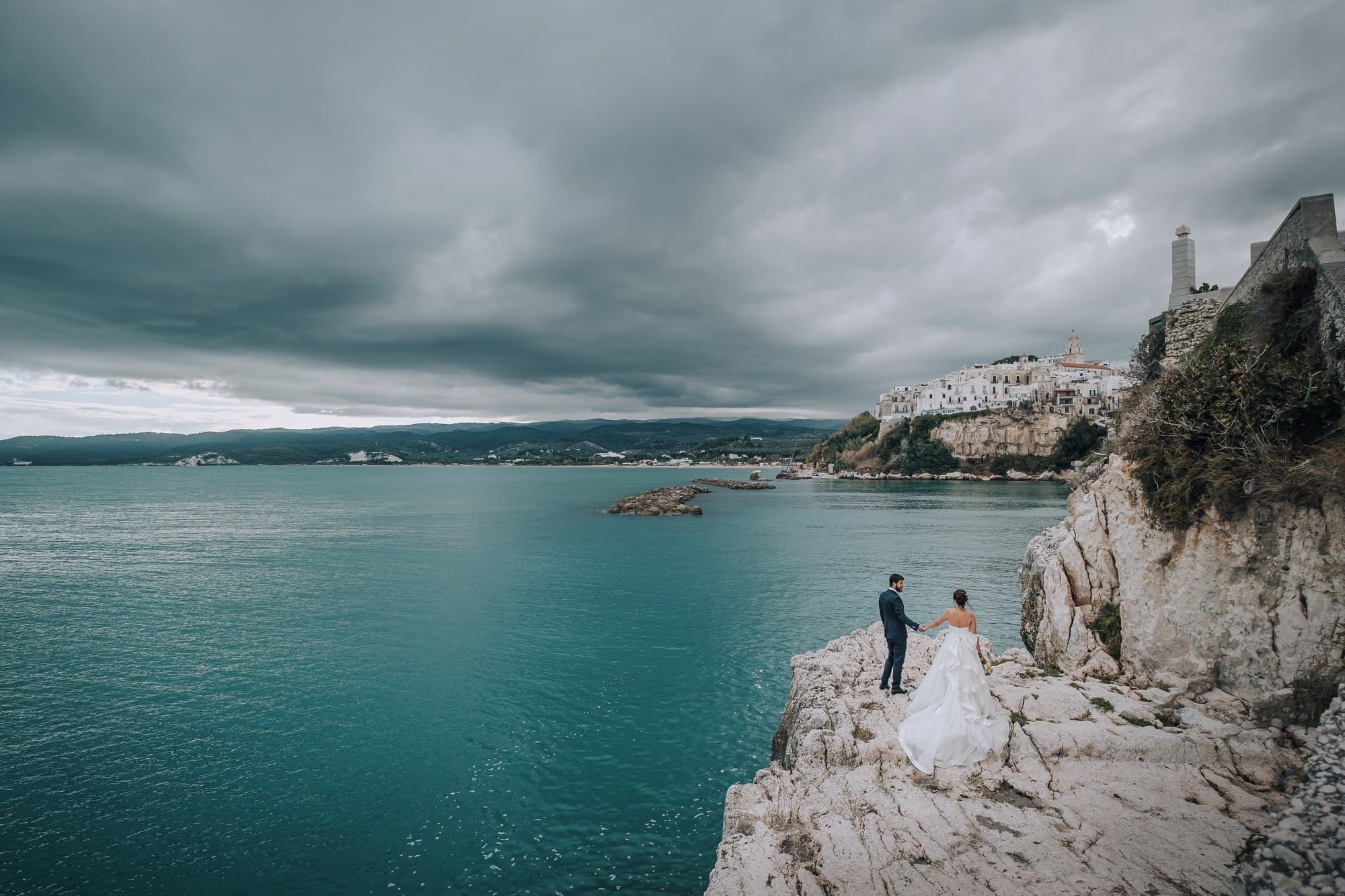 Sposi sul lungomare di Vieste Sposi sul lungomare di Vieste