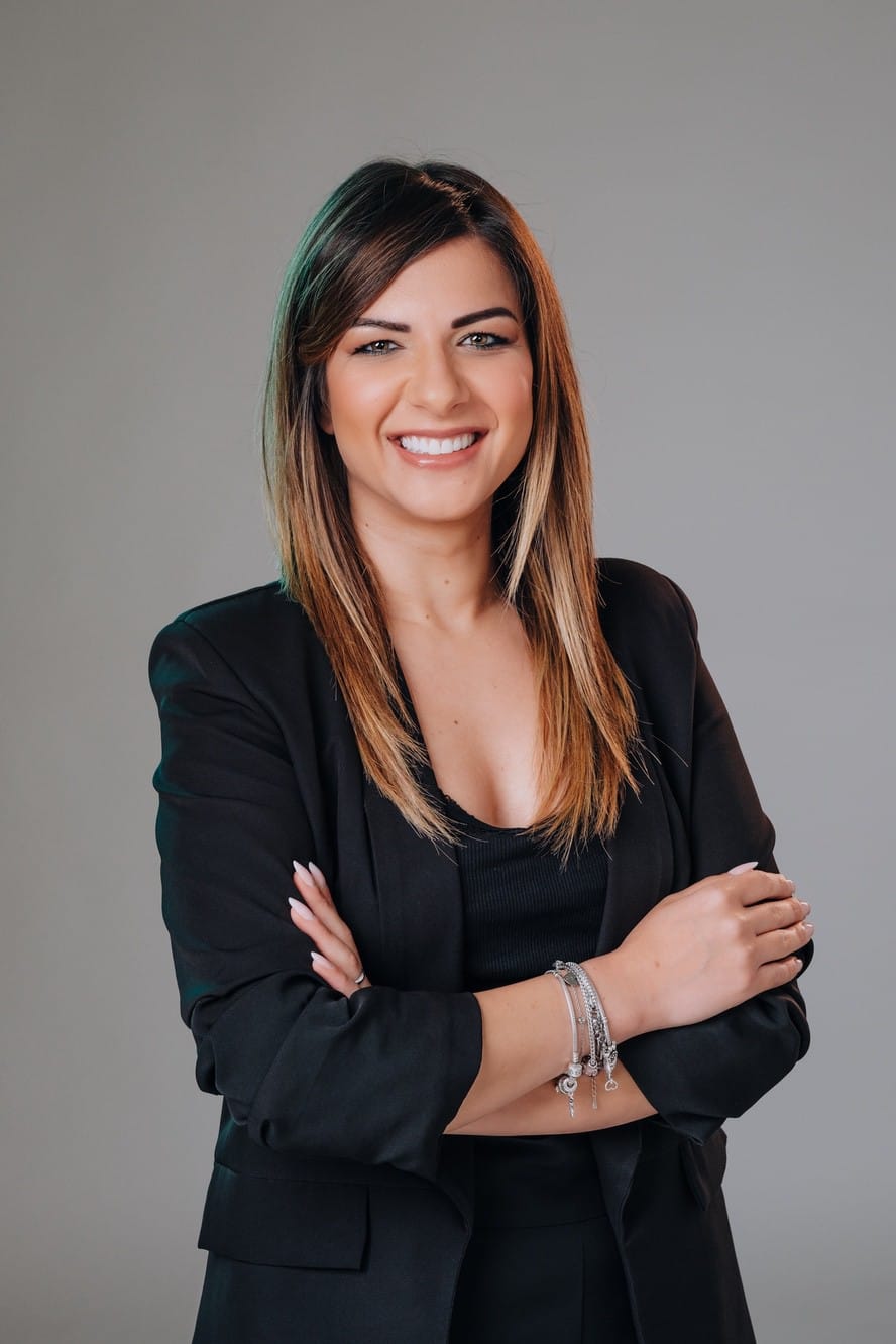 Portfolio fotoritratto di una ragazza stile total black