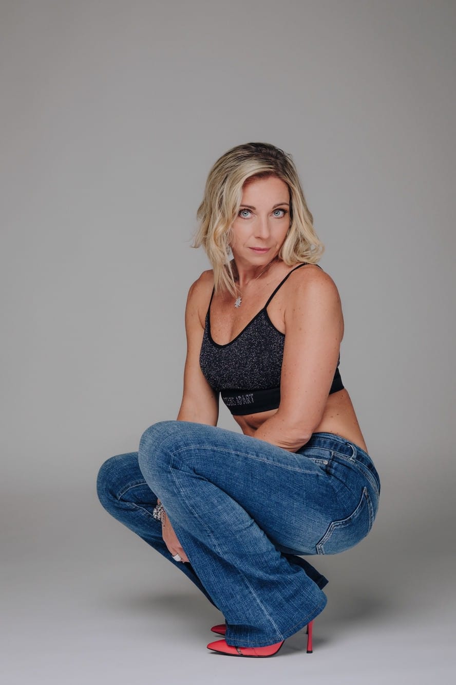 Fotoritratto professionale di ragazza stile lifestyle portrait