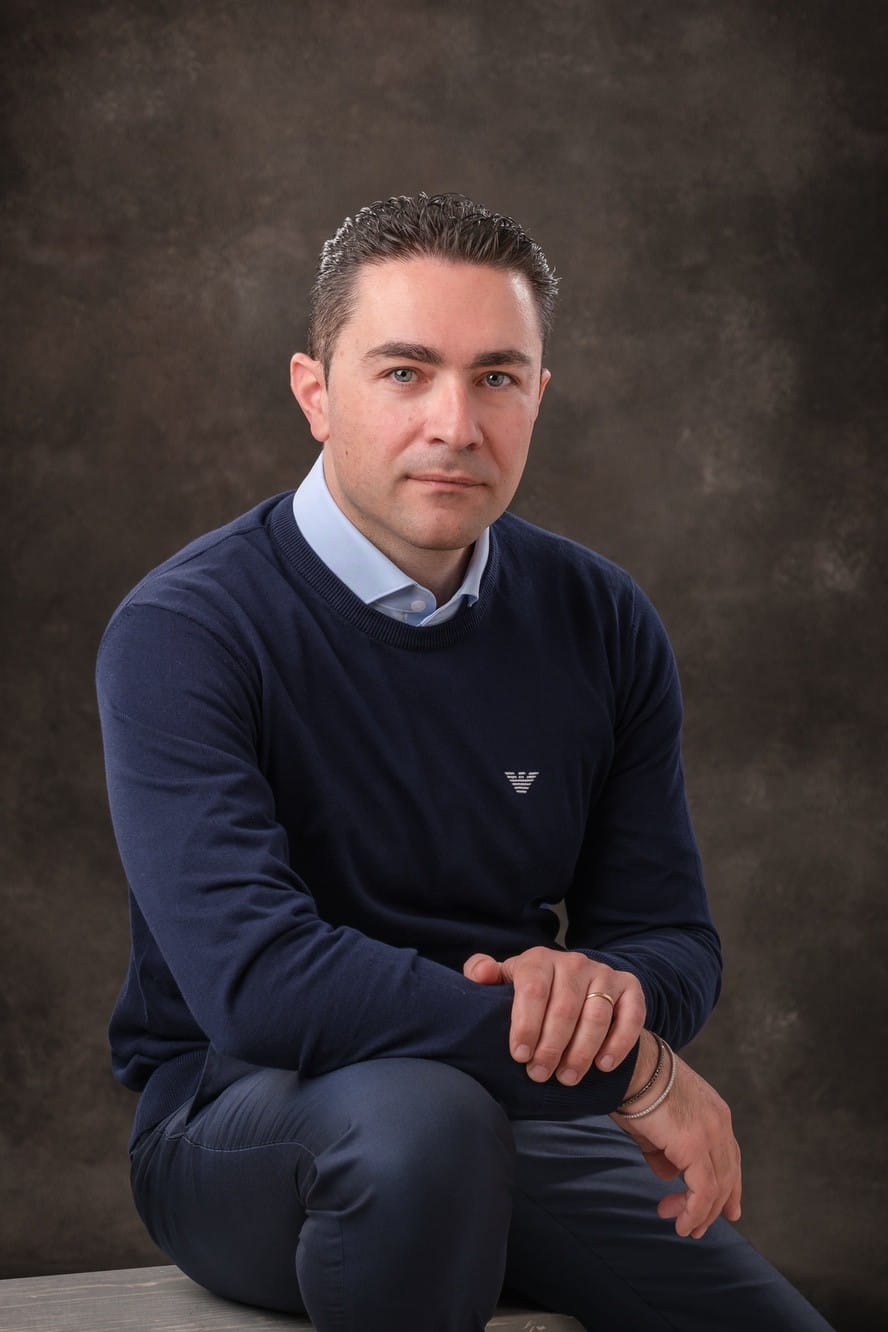 Portfolio fotoritratto di un manager in abbigliamento casual