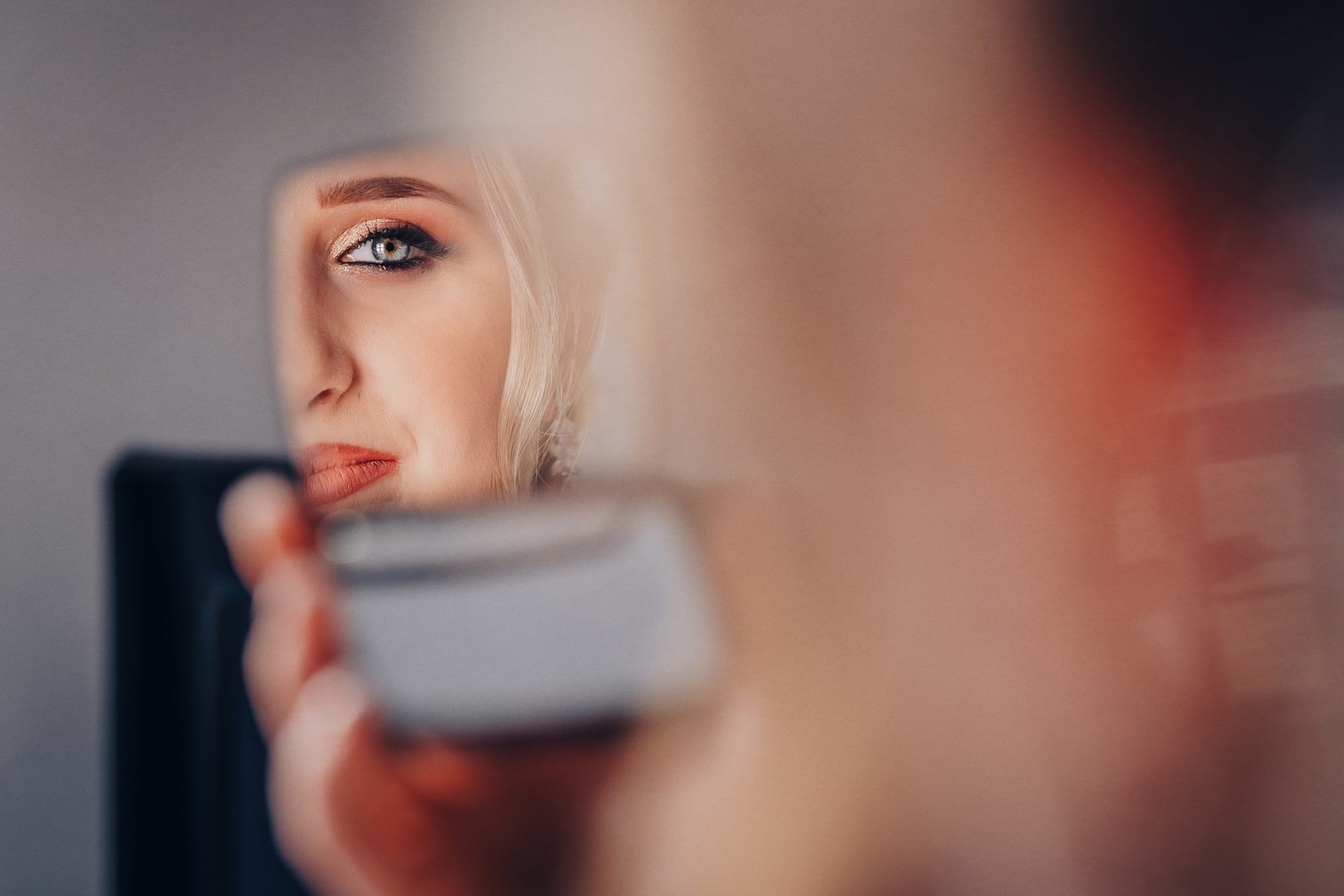 Shooting di nozze con selfie della sposa