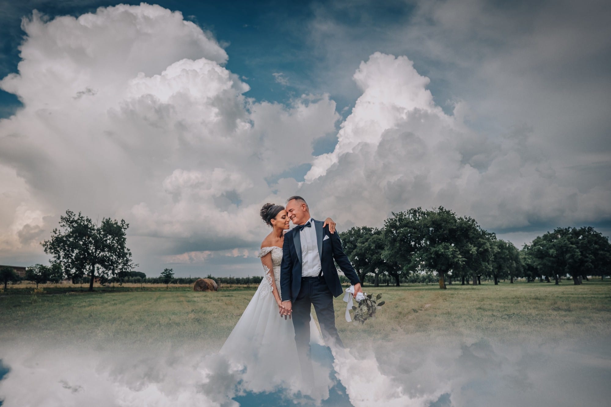 Foto di due sposi nella campagna di Lucera