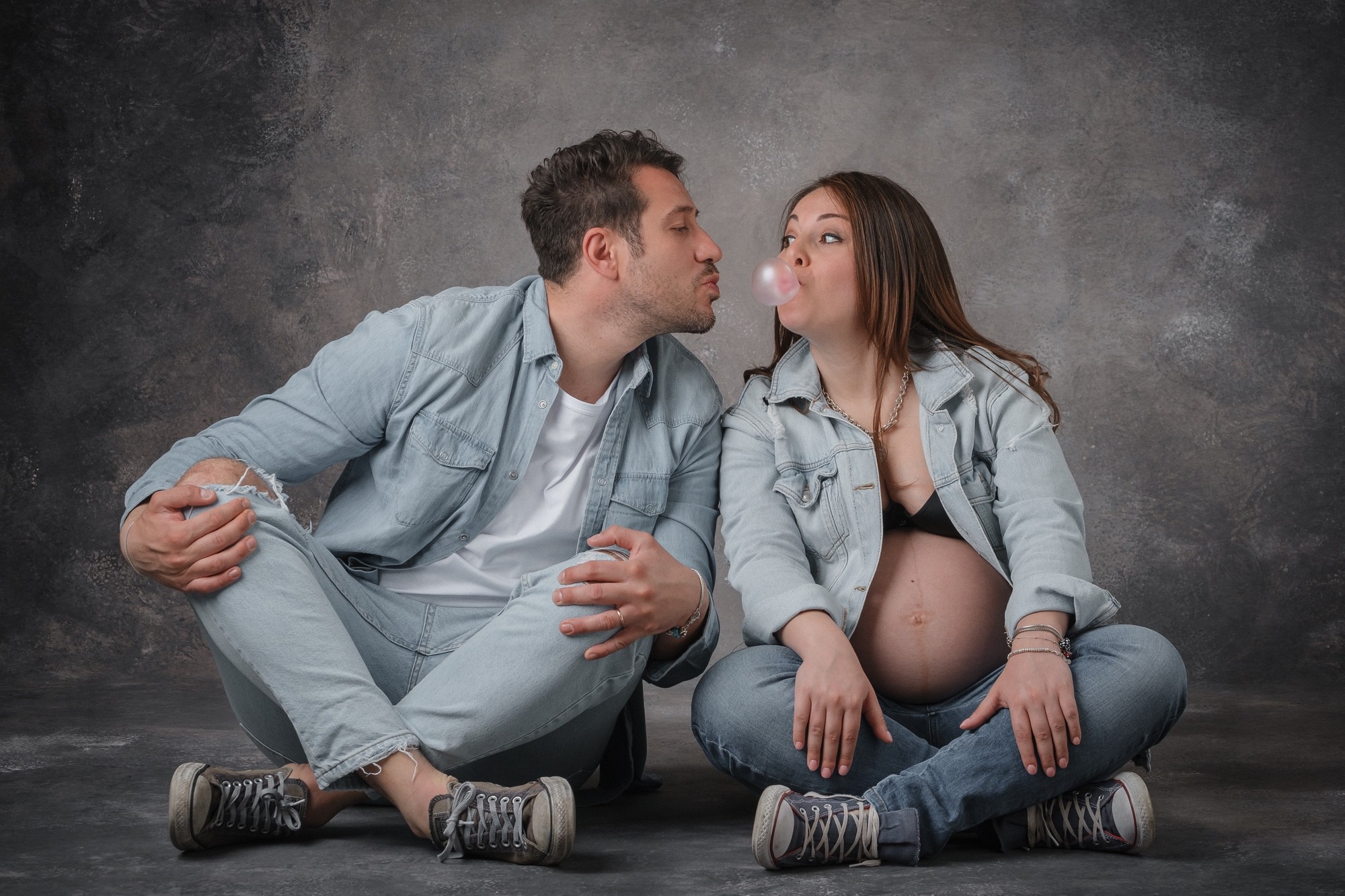 Reportage di gravidanza zoom-out double-zoom