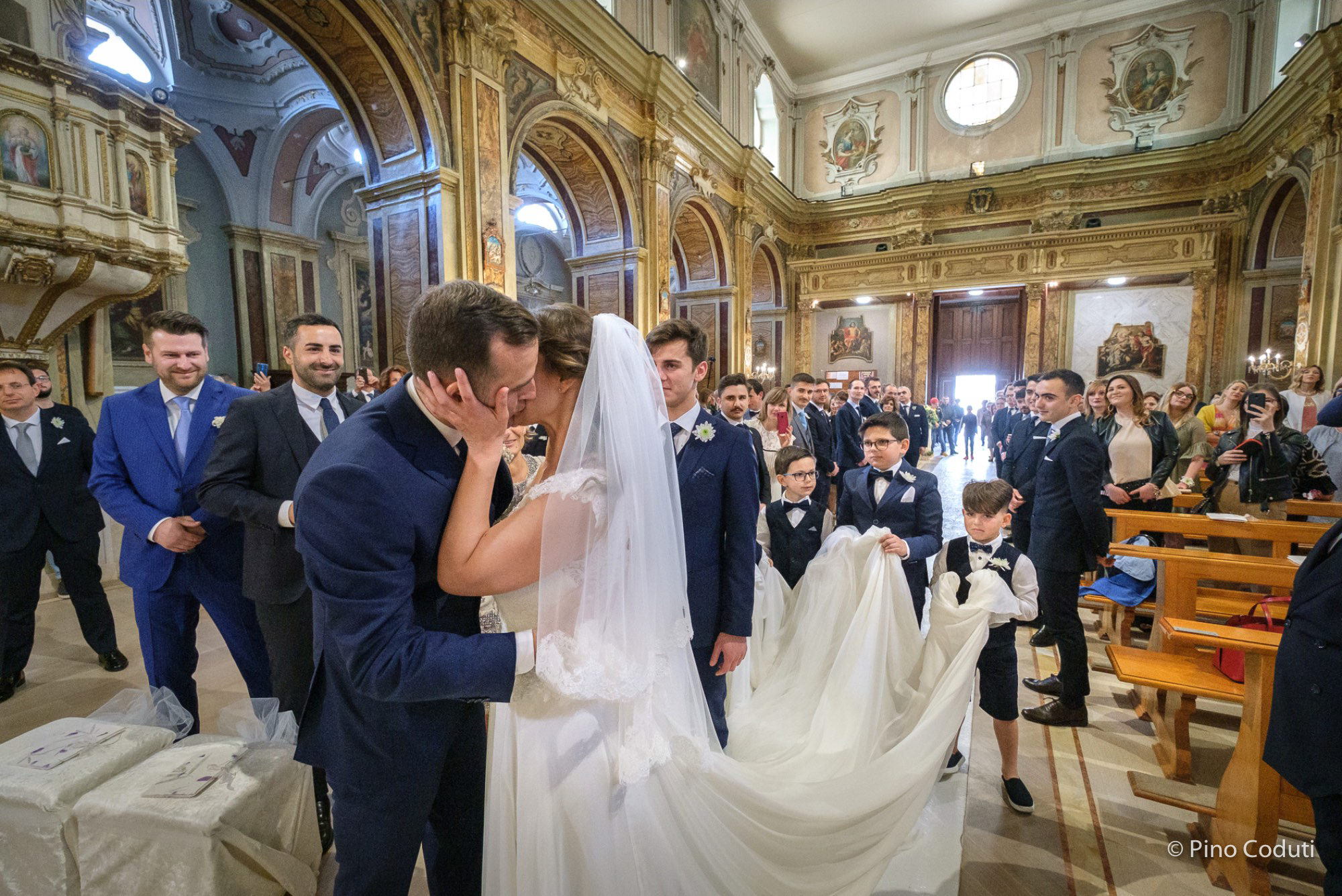 sposi nella cattedrale di San Severo