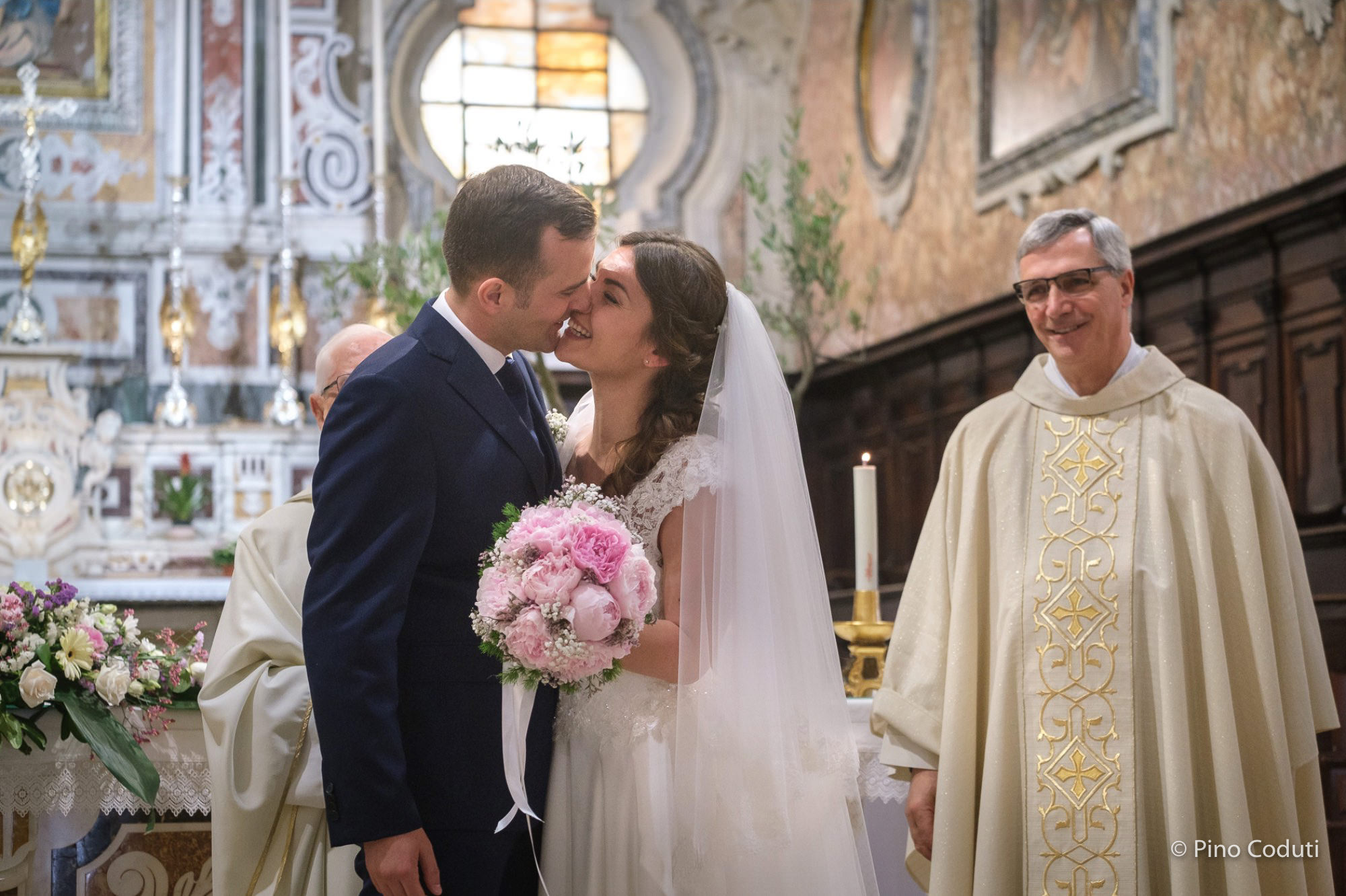 sposi nella cattedrale di San Severo