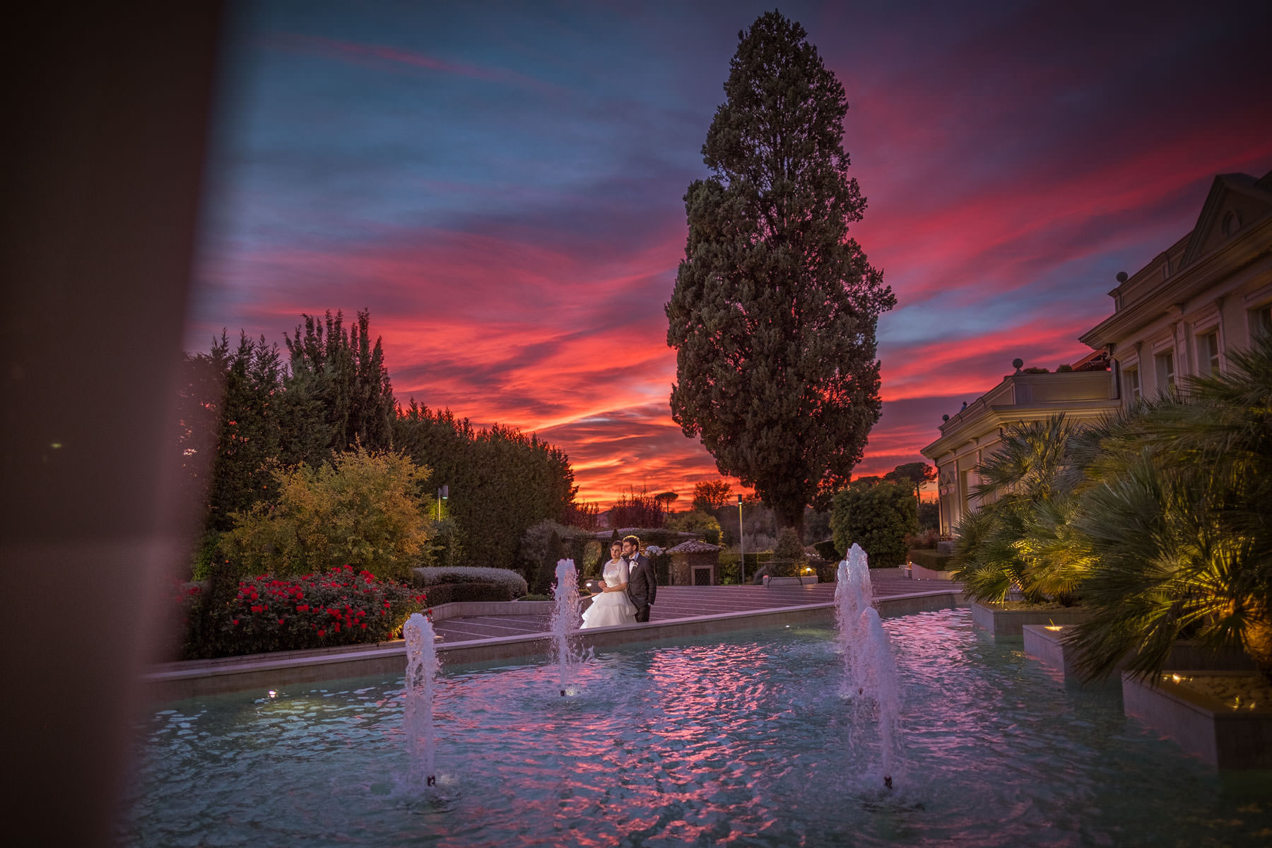 wedding photography sposi a Villa Orsini con tramonto