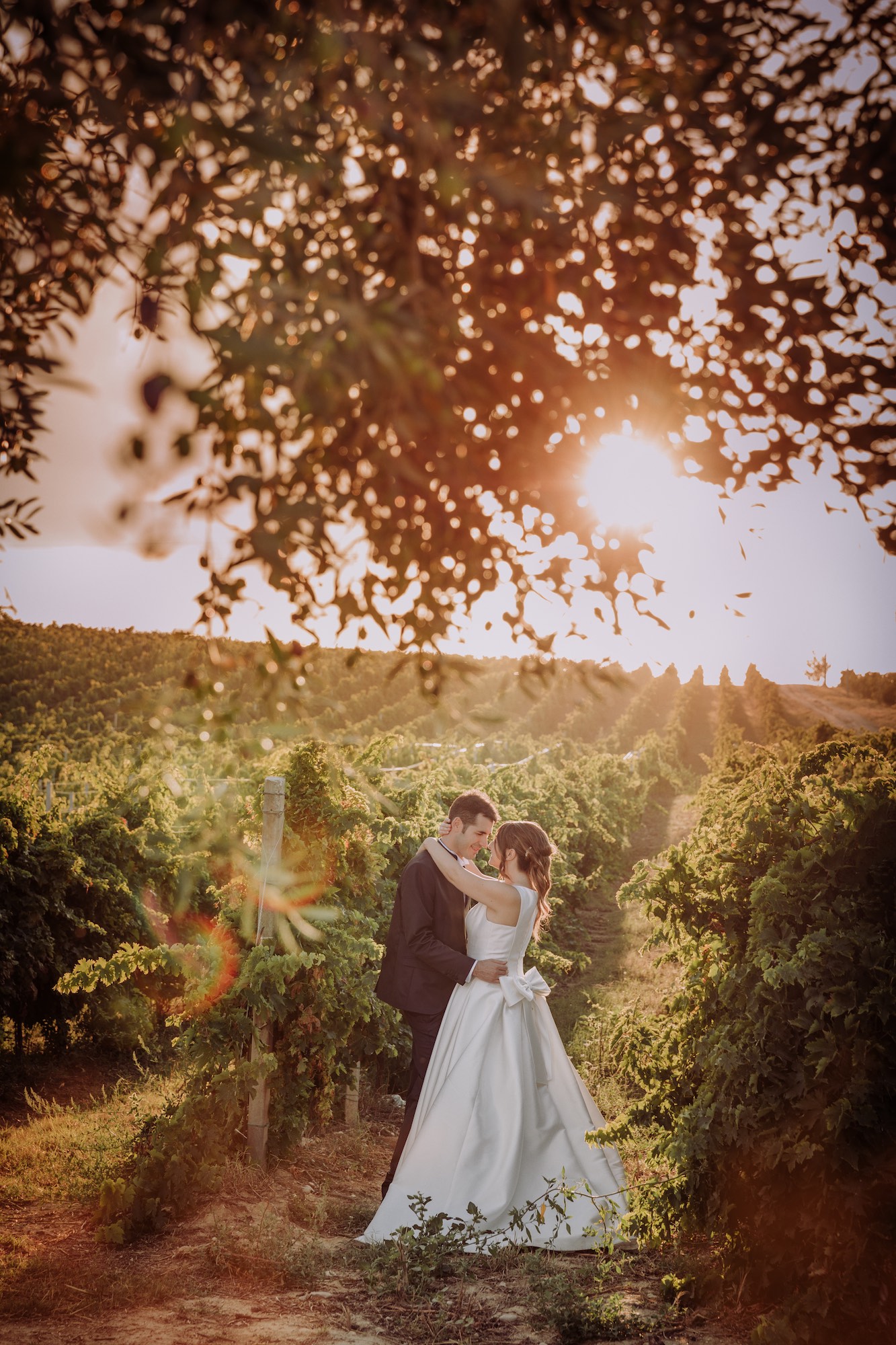 Sposi fotografati tra i vigneti di Abruzzo
