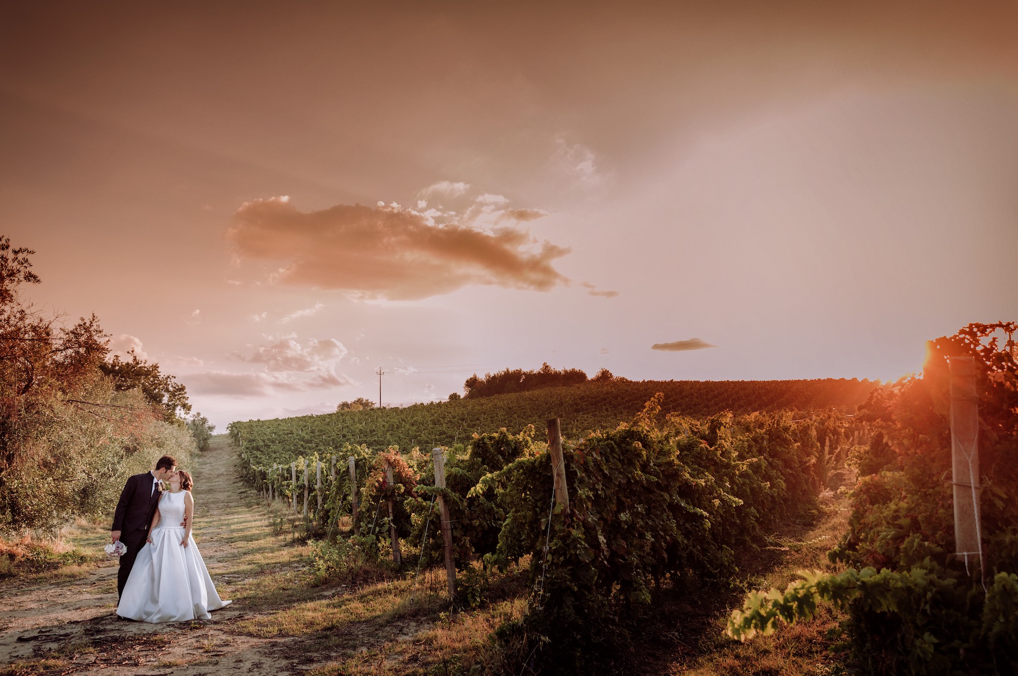 Sposi fotografati tra i vigneti di Abruzzo