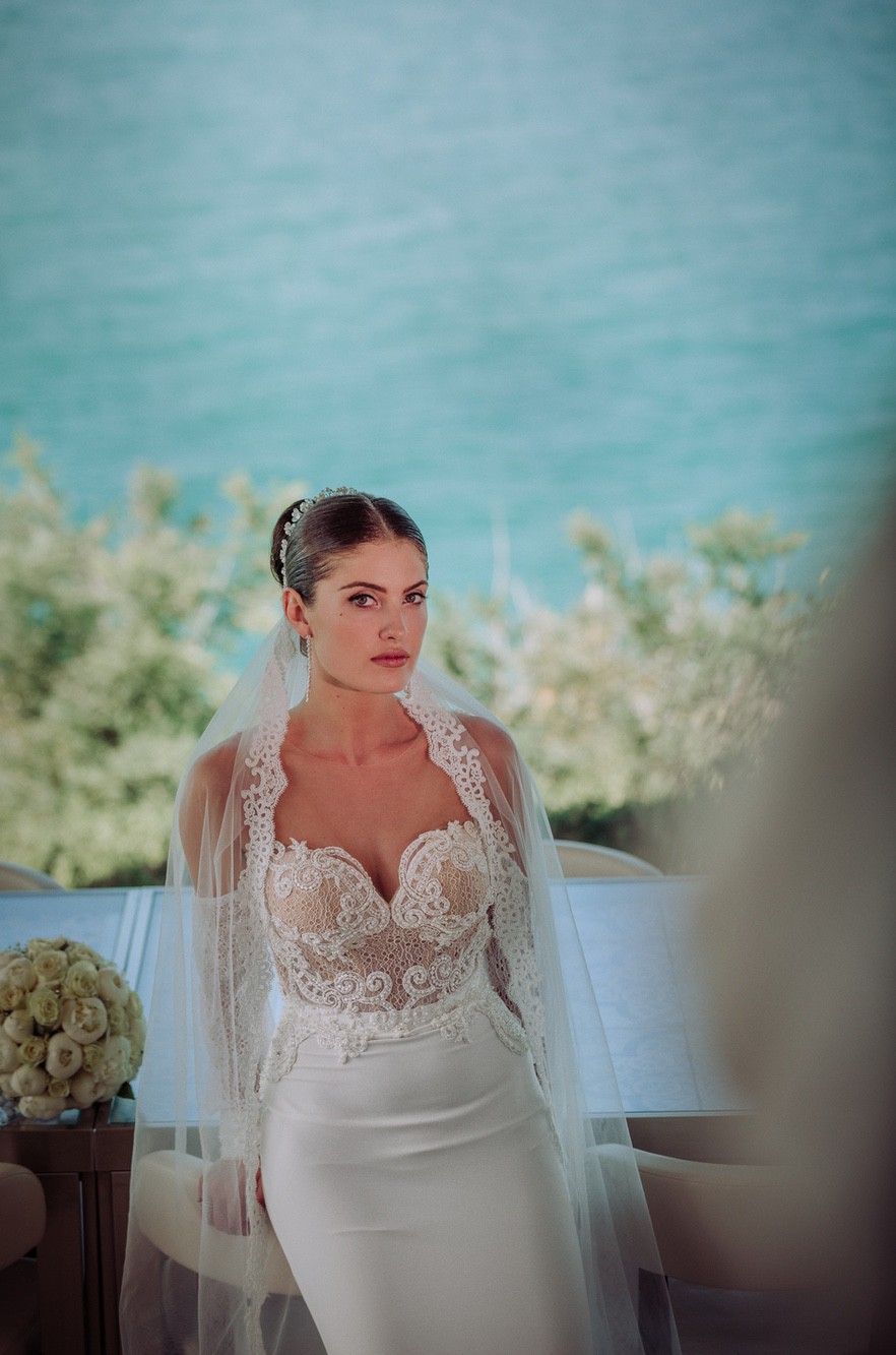 Sposa sulla Costa dei Trabocchi Sposa con sfondo della Costa dei Trabocchi