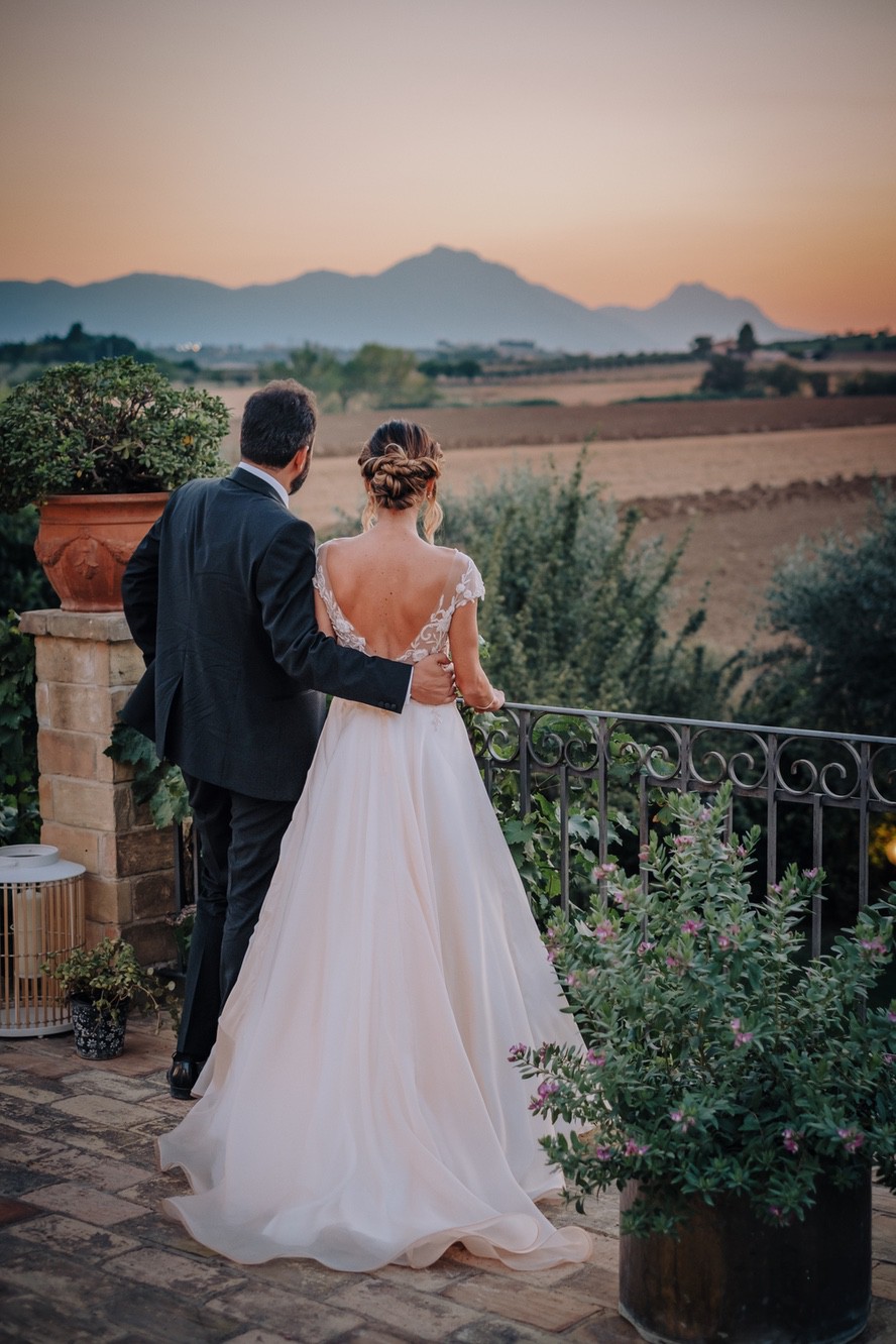 Ritratto sposi in Abruzzo Ritratto di matrimonio, sposi in Abruzzo con panorama rurale