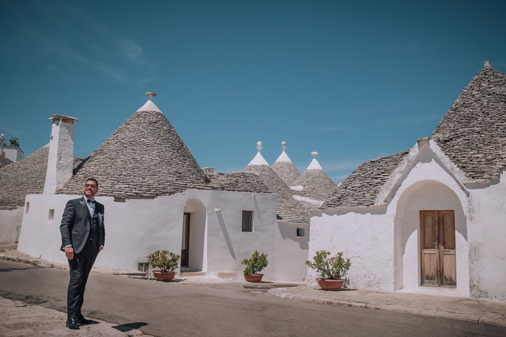 Sposo tra i Trulli di Alberobello