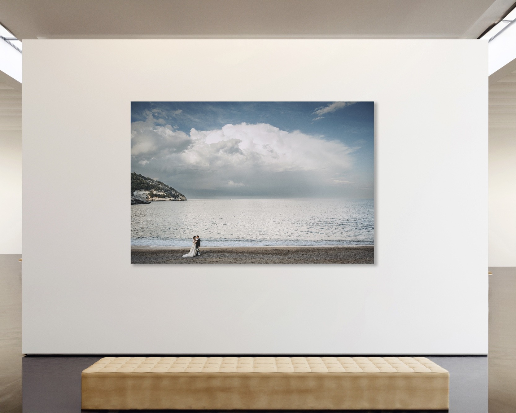 Sposi sul lungomare di Pugnochiuso, Gargano Coppia di sposi sul lungomare di Pugnochiuso, Gargano