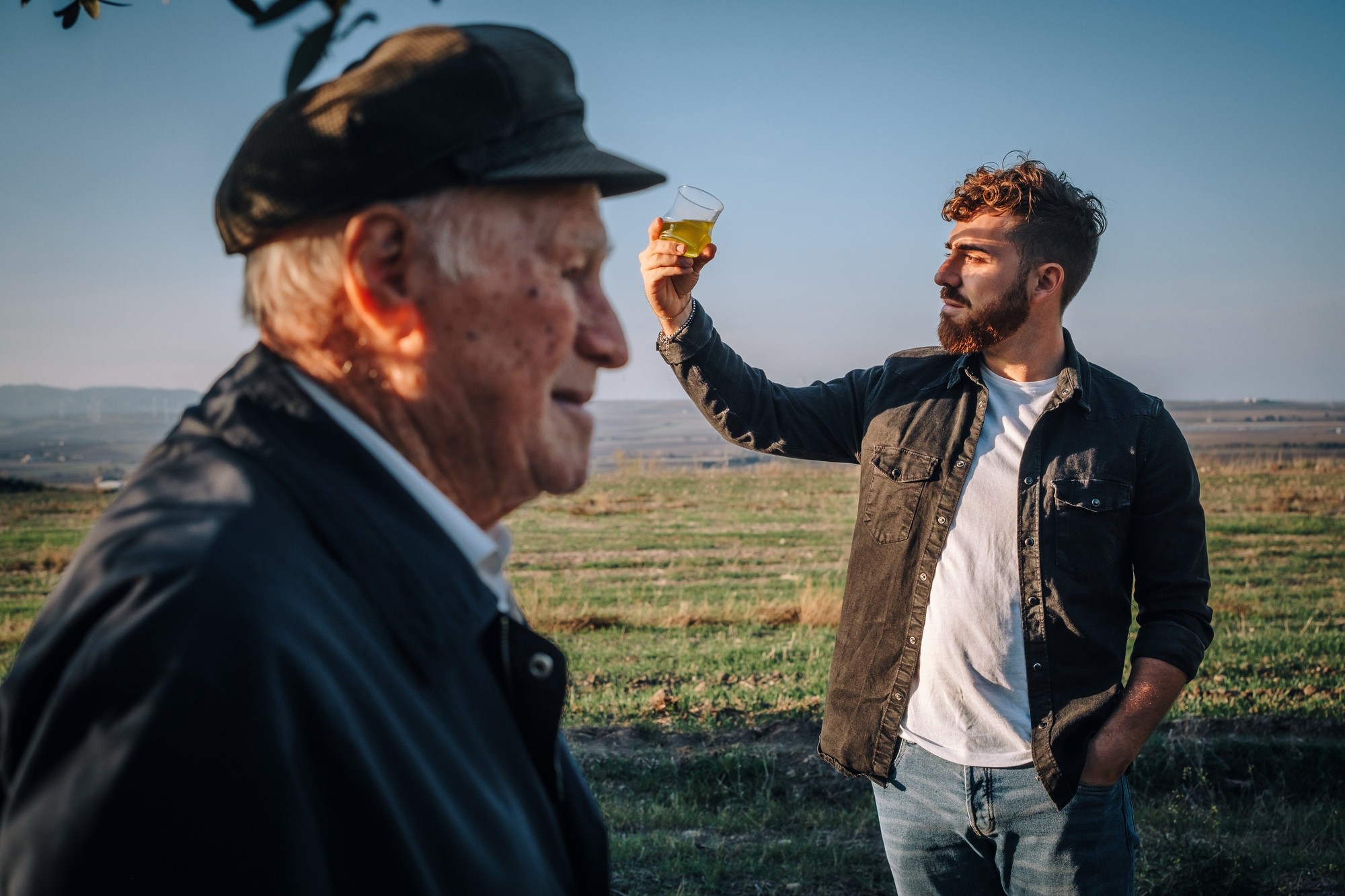 Fotoritratto business di famiglia Scatto fotografico professionale che ritrae due generazioni di imprenditori, di un business di famiglia