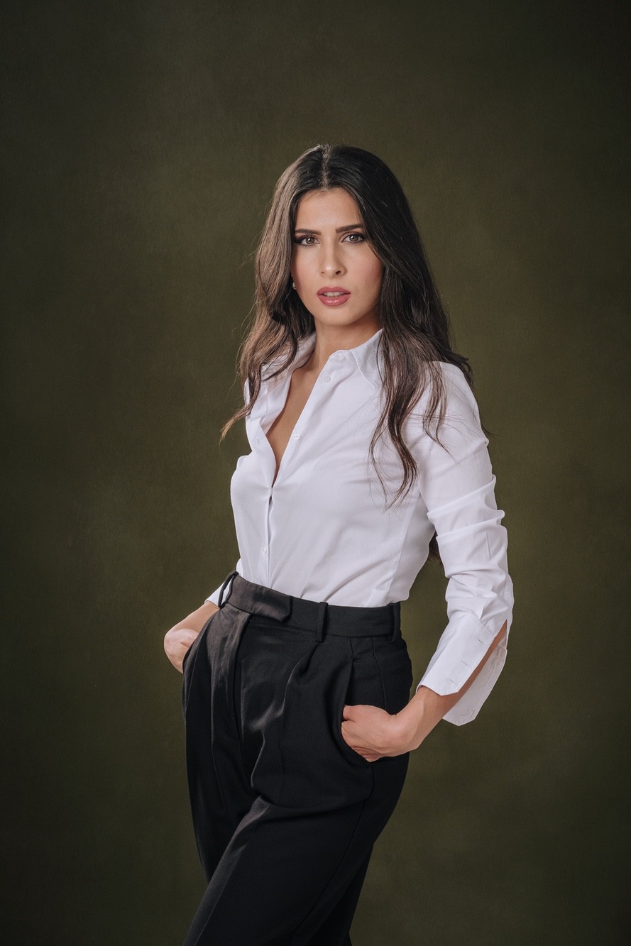 Scatto fotografico professionale che ritrae una donna manager