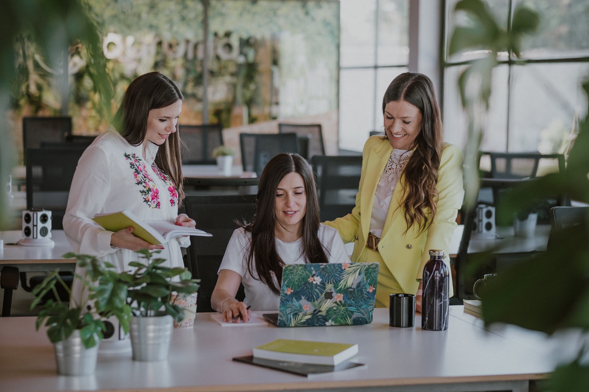 Fotoritratto professionale team meeting Scatto fotografico professionale che ritrae un team durante una riunione