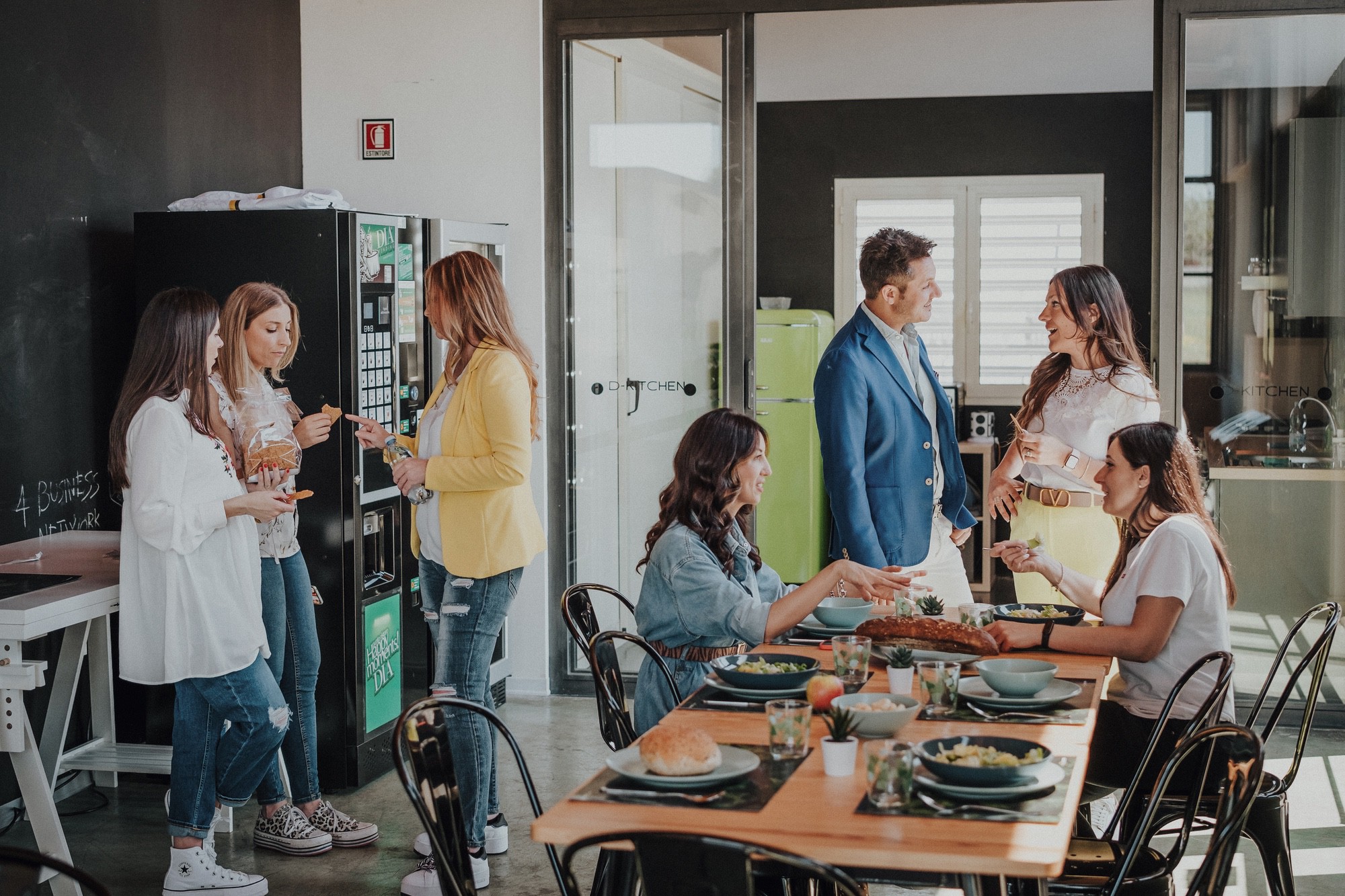 Fotoritratto professionale team Scatto fotografico professionale che ritrae un team durante una pausa di lavoro