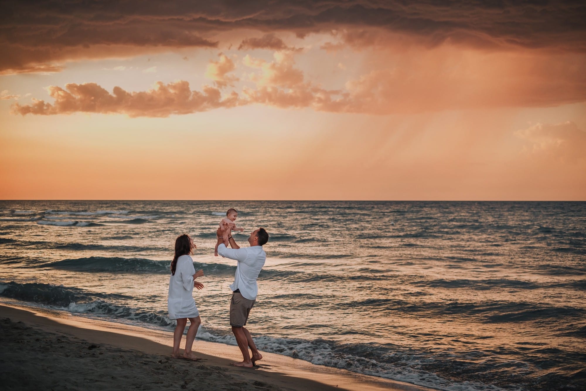 Foto ricordo di famiglia sul lungomare a Pescara