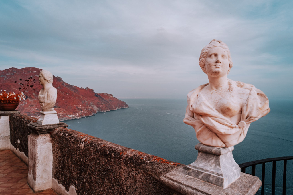 Fotografia all’infrarosso cromatico di Pino Coduti – Scatto da Villa Cimbrone, Ravello, parte del progetto premiato Infrascape: Amalfi Coast ai TIFA 2024