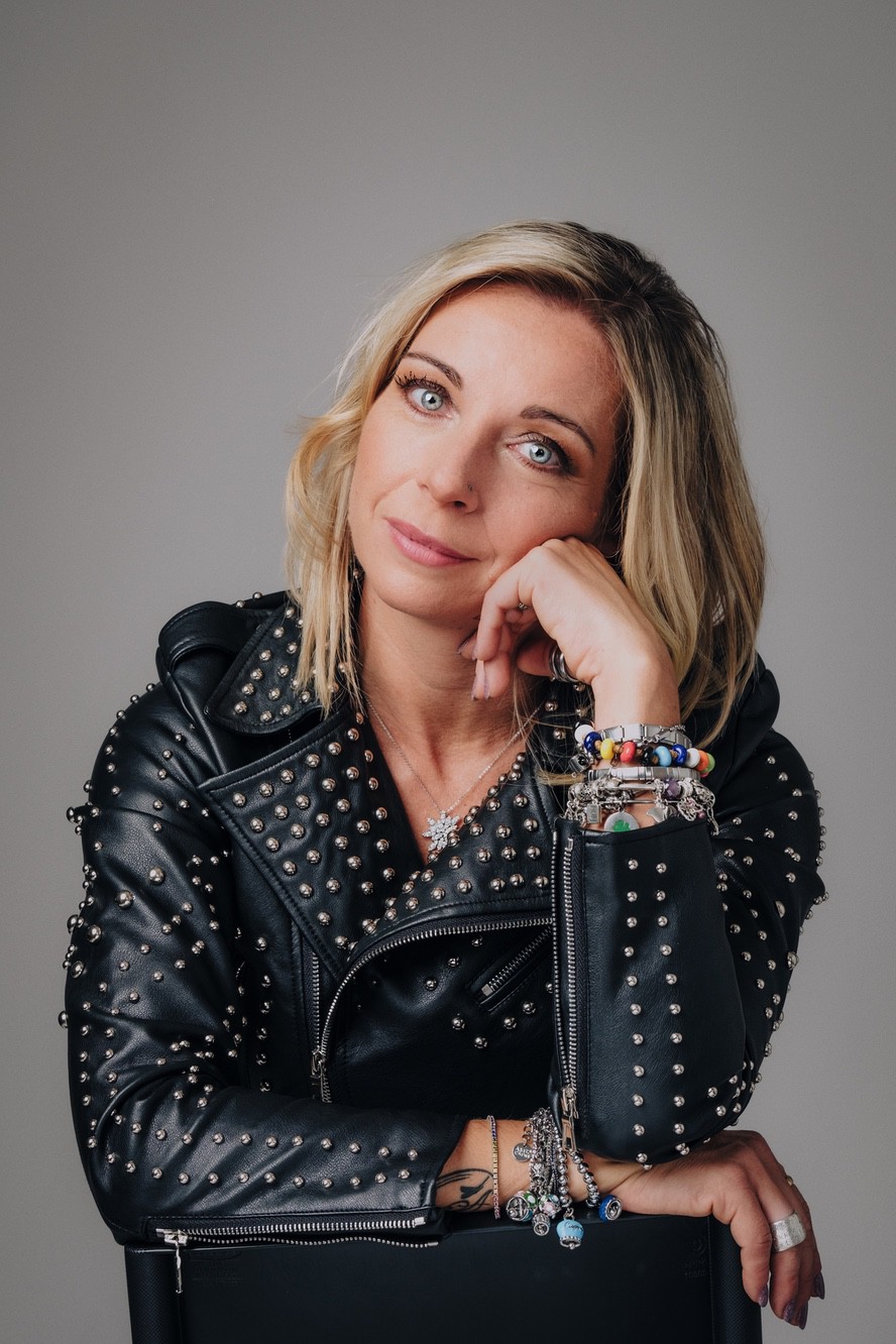 Ritratto aziendale caratteristica Ritratto aziendale lifestyle che esprime le caratteristiche personali della donna ritratta