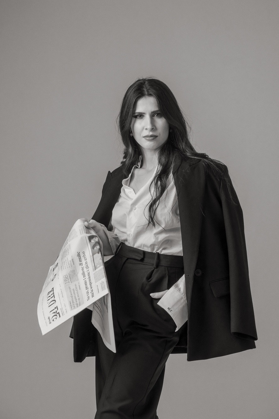 Ritratto aziendale imprenditrice Ritratto aziendale di un'imprenditrice in bianco e nero