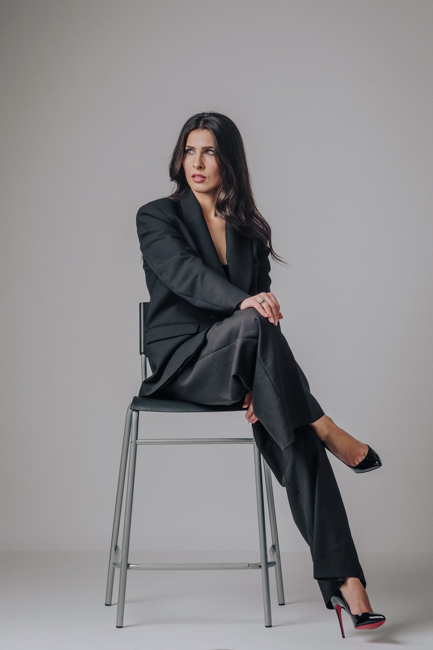 Ritratto aziendale manager determinata Ritratto aziendale di una donna che esprime determinazione