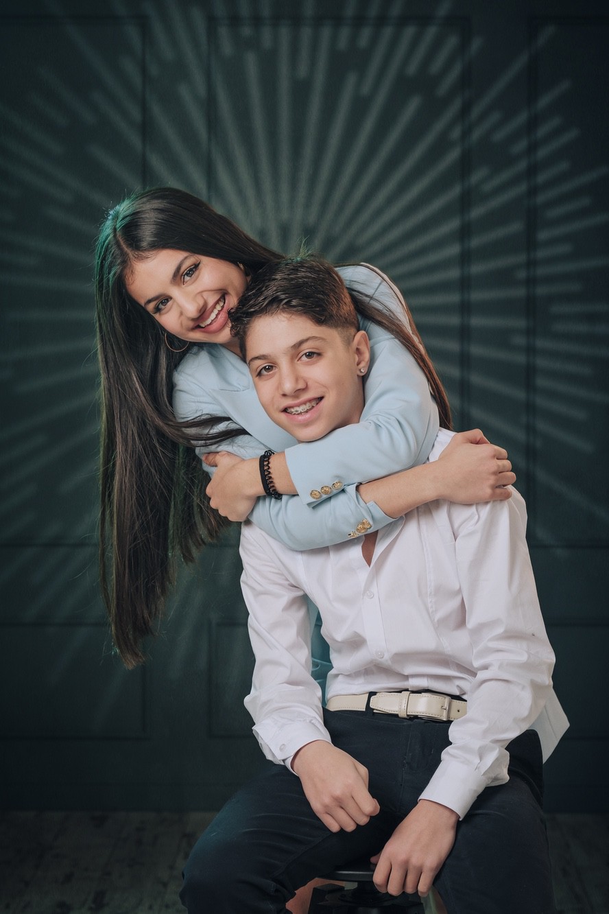 Ritratto di famiglia che ritrae due fratelli