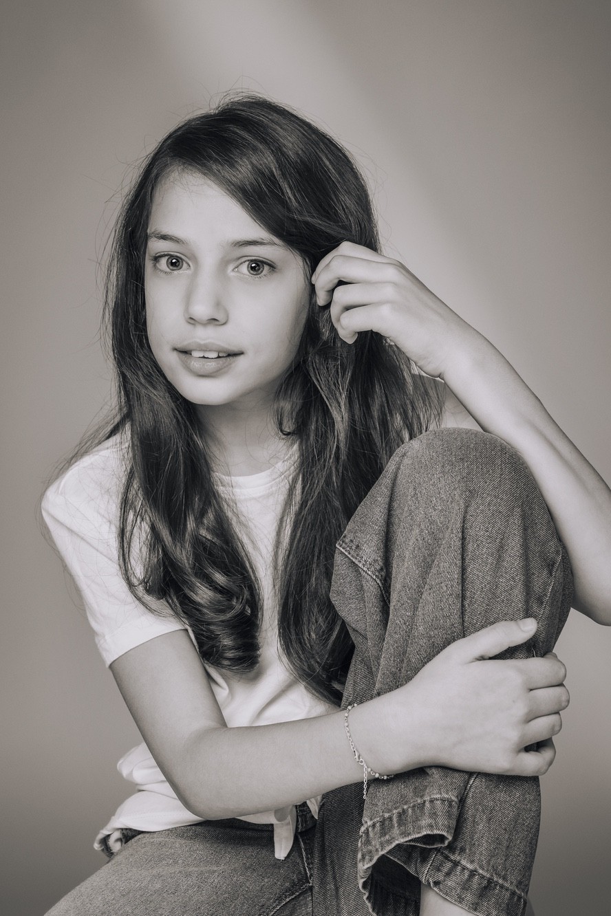 Fotoritratto ragazza adolescente Fotoritratto di una ragazza adolescente in bianco e nero