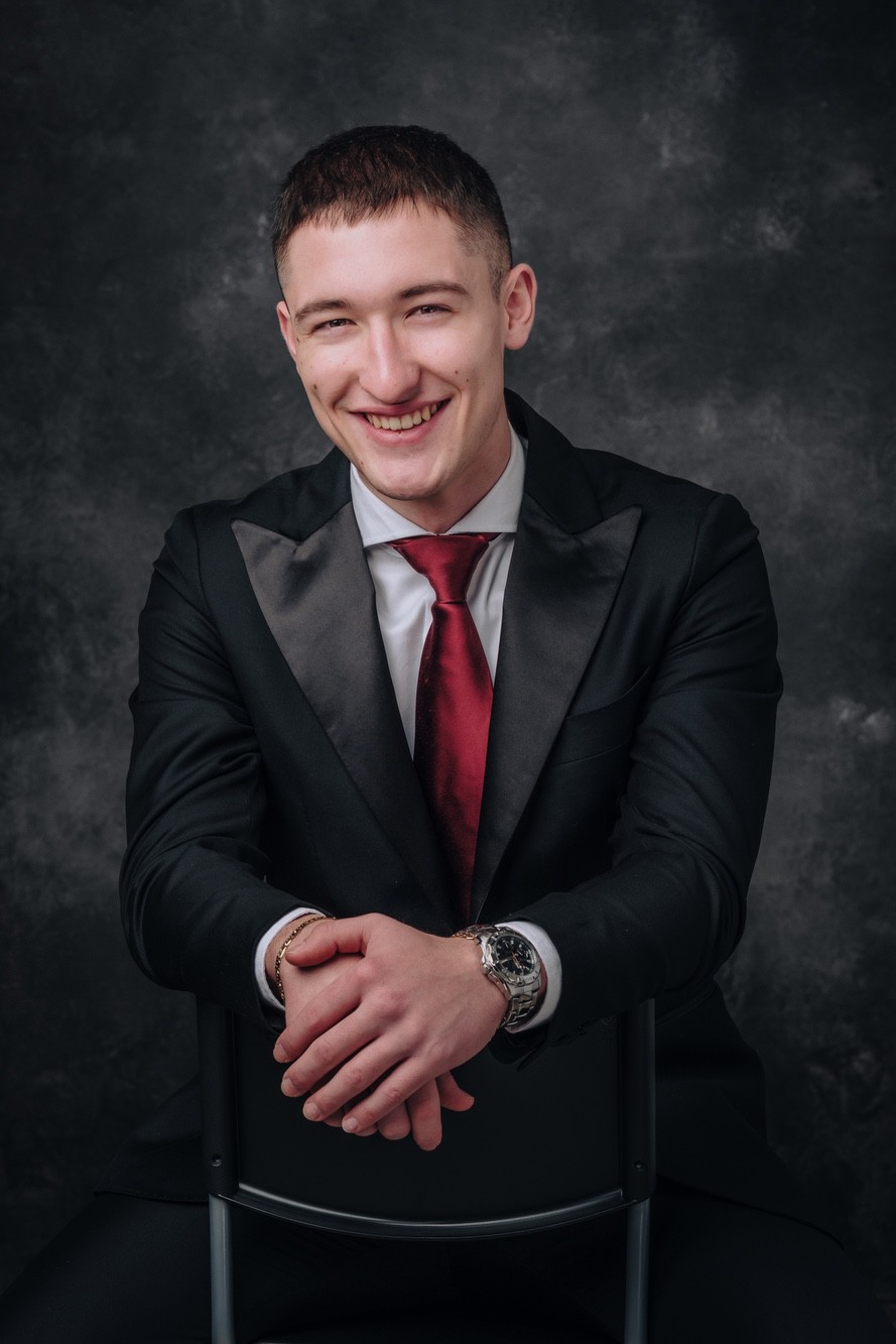 Fotoritratto ragazzo laurea Fotoritratto di un ragazzo neolaureato