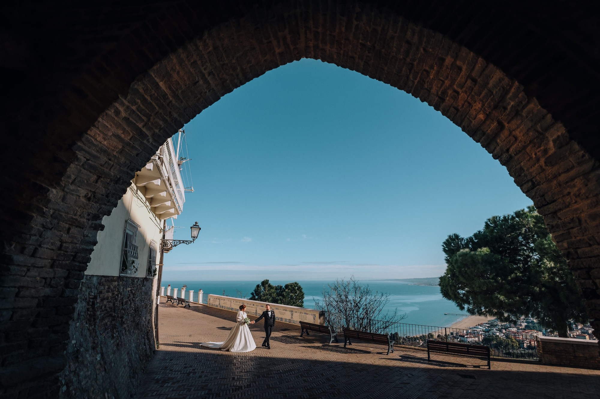 Foto sposi sul lungomare a Vasto