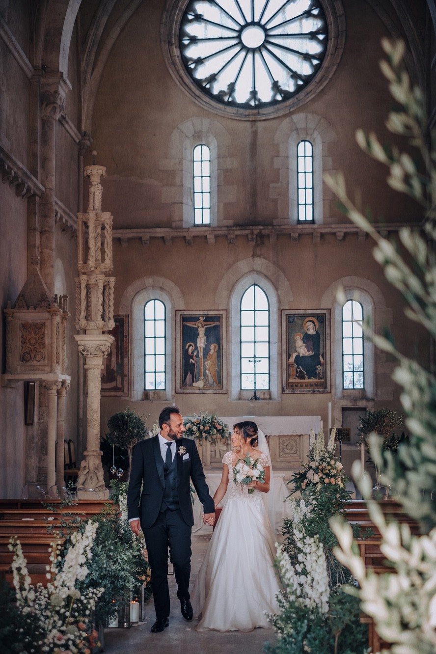 Sposi nei pressi dell'Abbazia di Santa Maria di Arabona