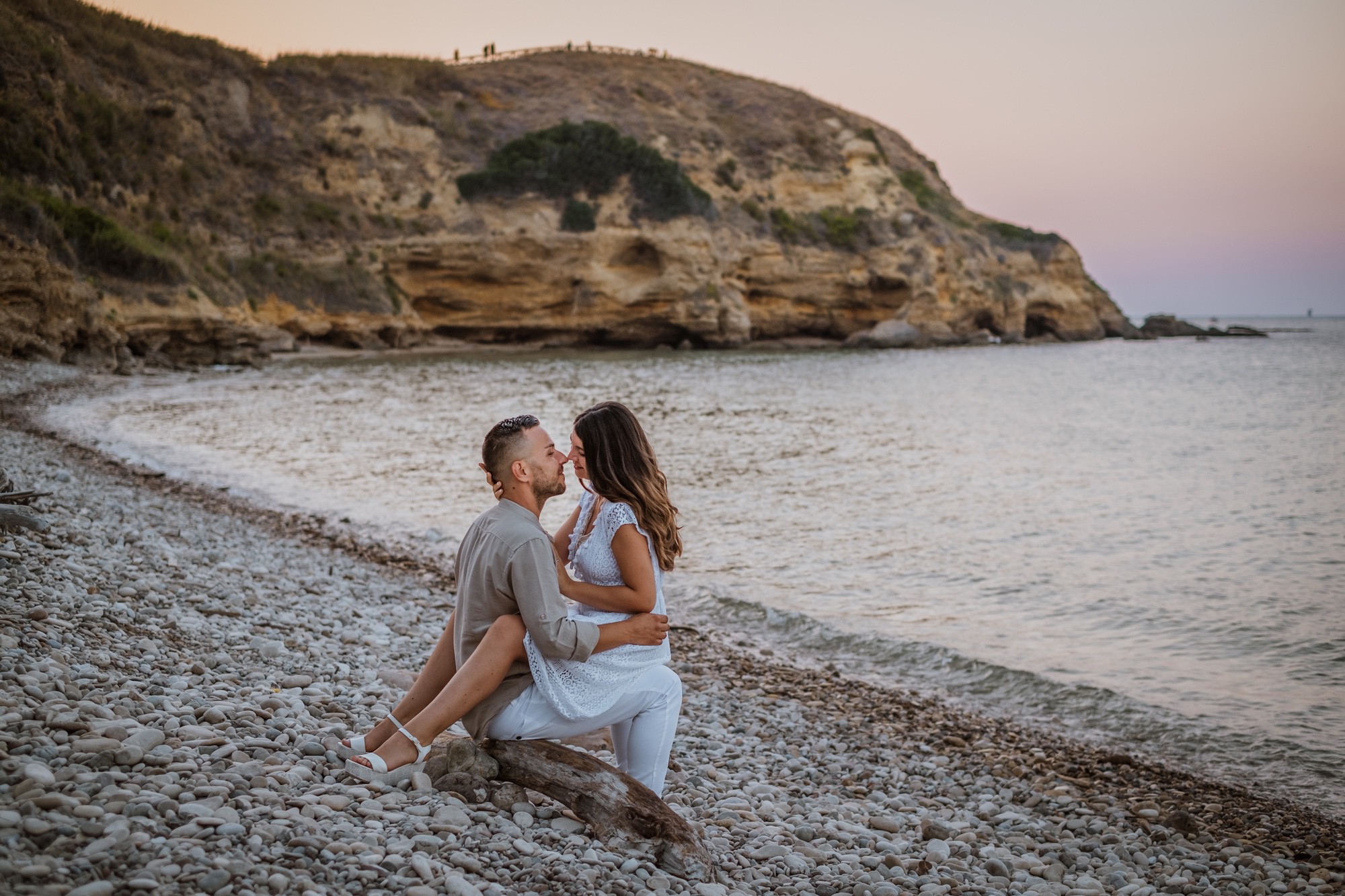 Fidanzati in riva al mare Foto di due fidanzati in riva al mare