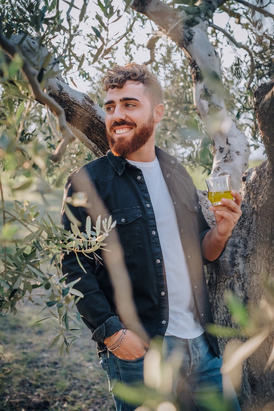 Fotoritratto di un produttore di olio