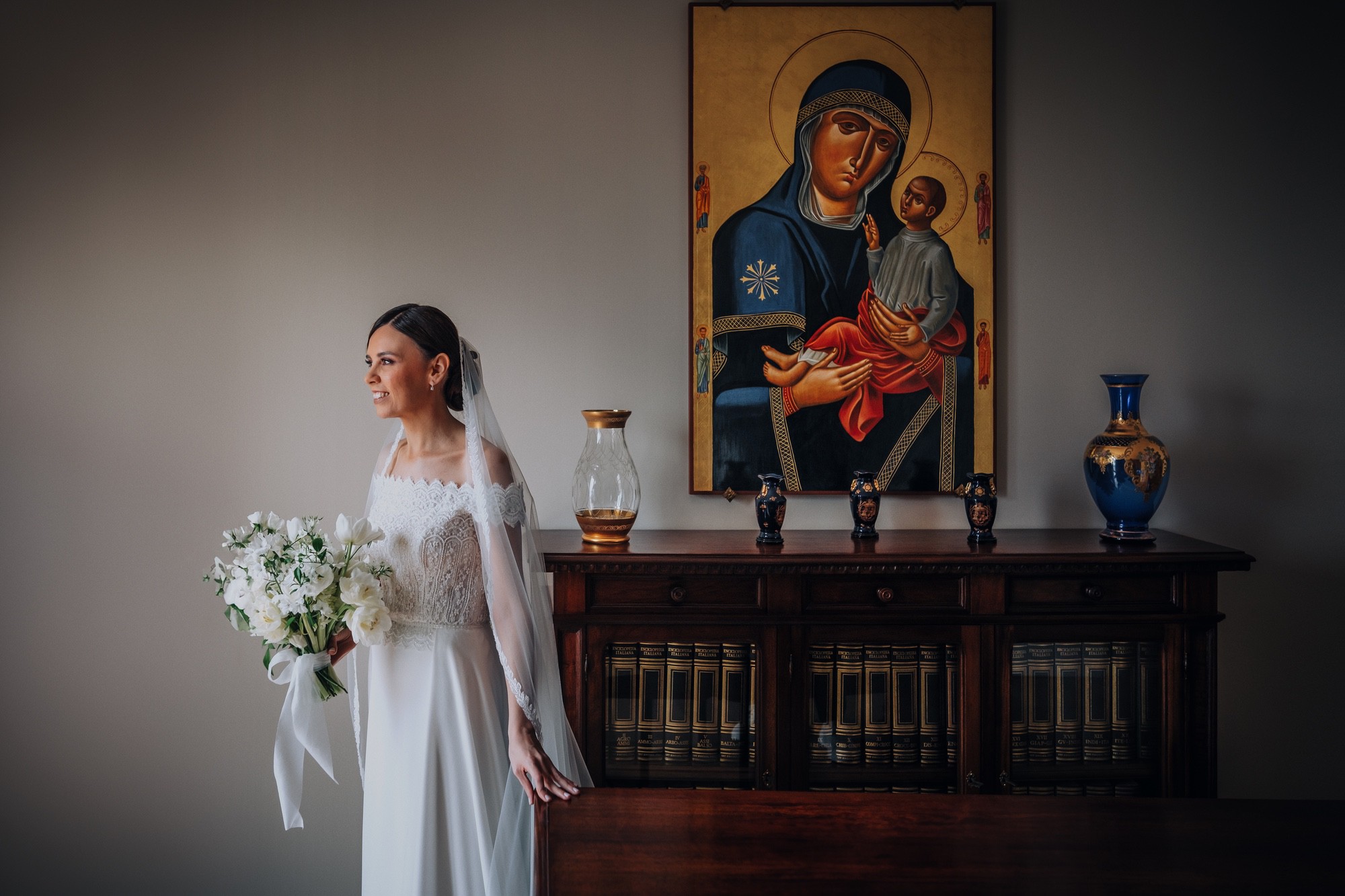 Foto sposa Scatto professionale che ritrae la sposa con il bouquet