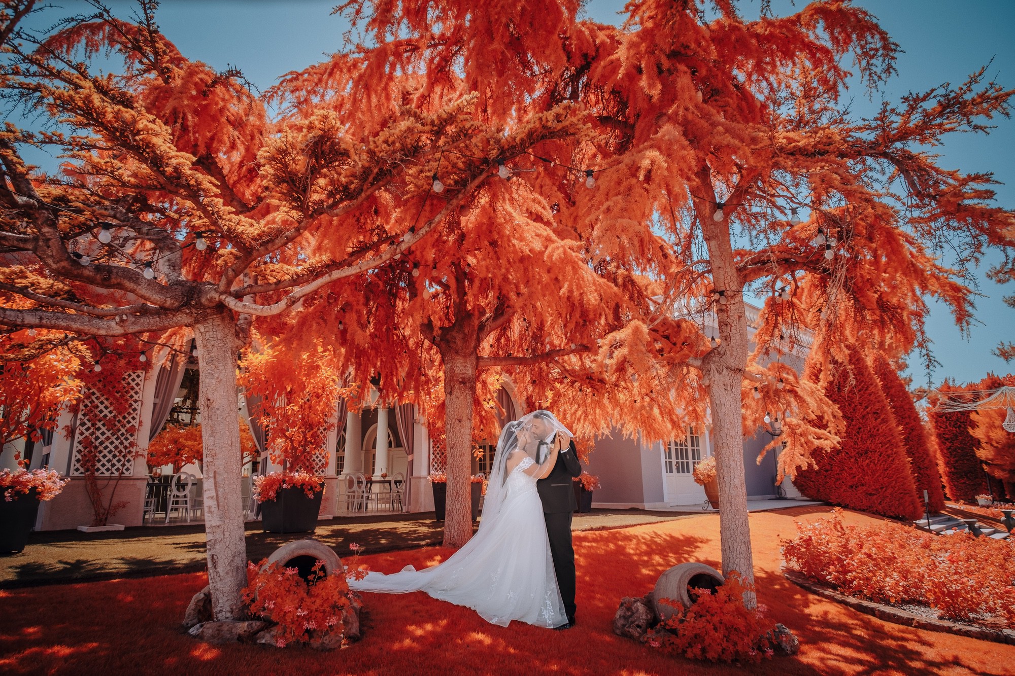 Sposi con infrarosso cromatico Reportage di matrimonio con infrared