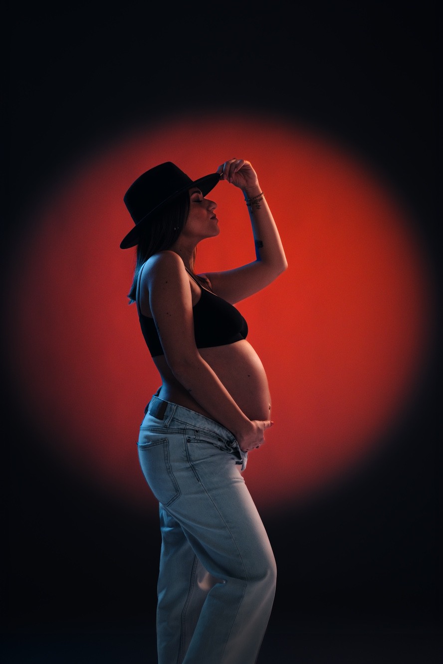 Neomamma con pancione Neomamma con pancione e cappello