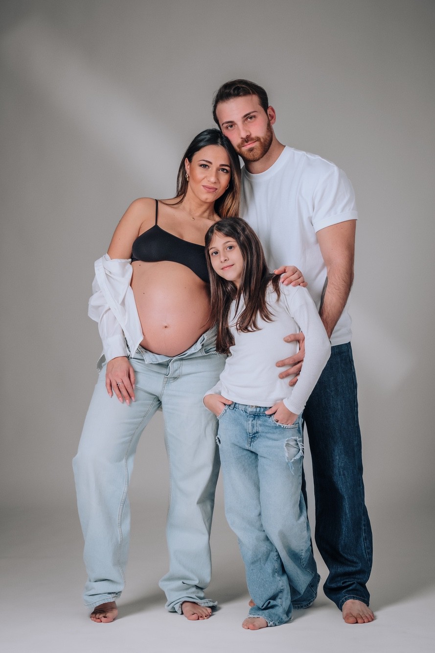 Giovane famiglia in dolce attesa