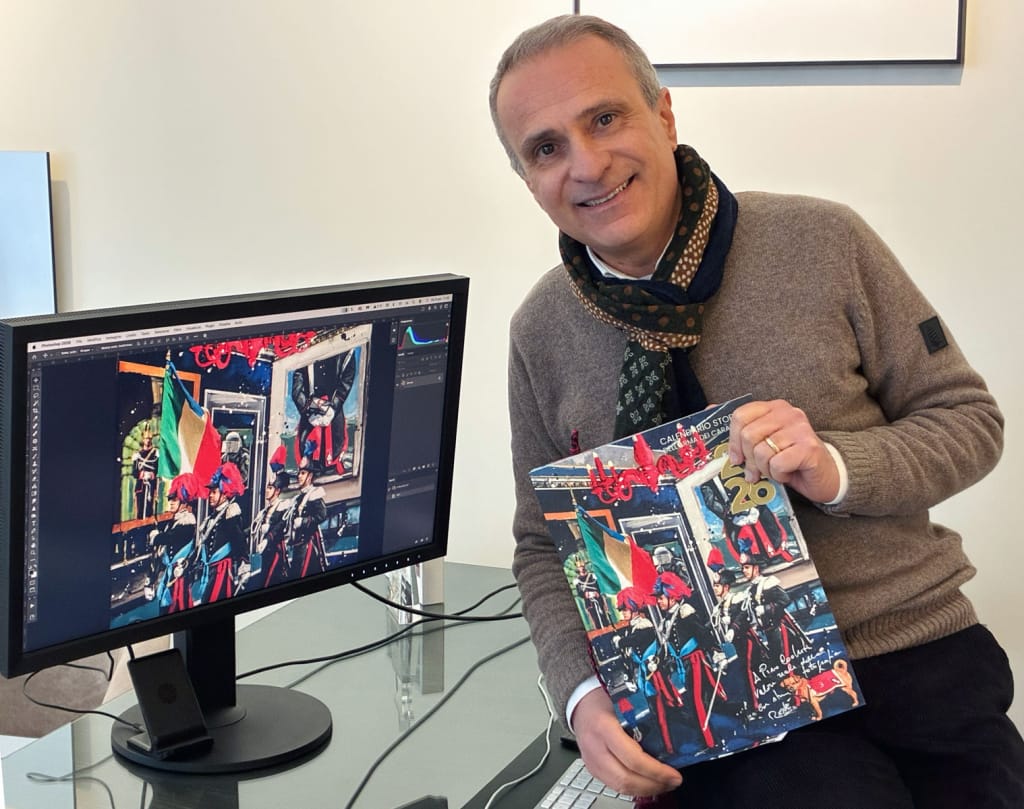 Pino Coduti fotografo con il Calendario Storico Carabinieri 2026 – collaborazione con Luigi Renè Valeno
