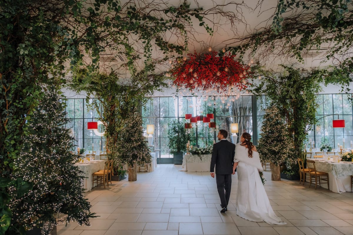 Serra fiorita di Casa Freda a Foggia allestita per matrimonio autunnale in Puglia.