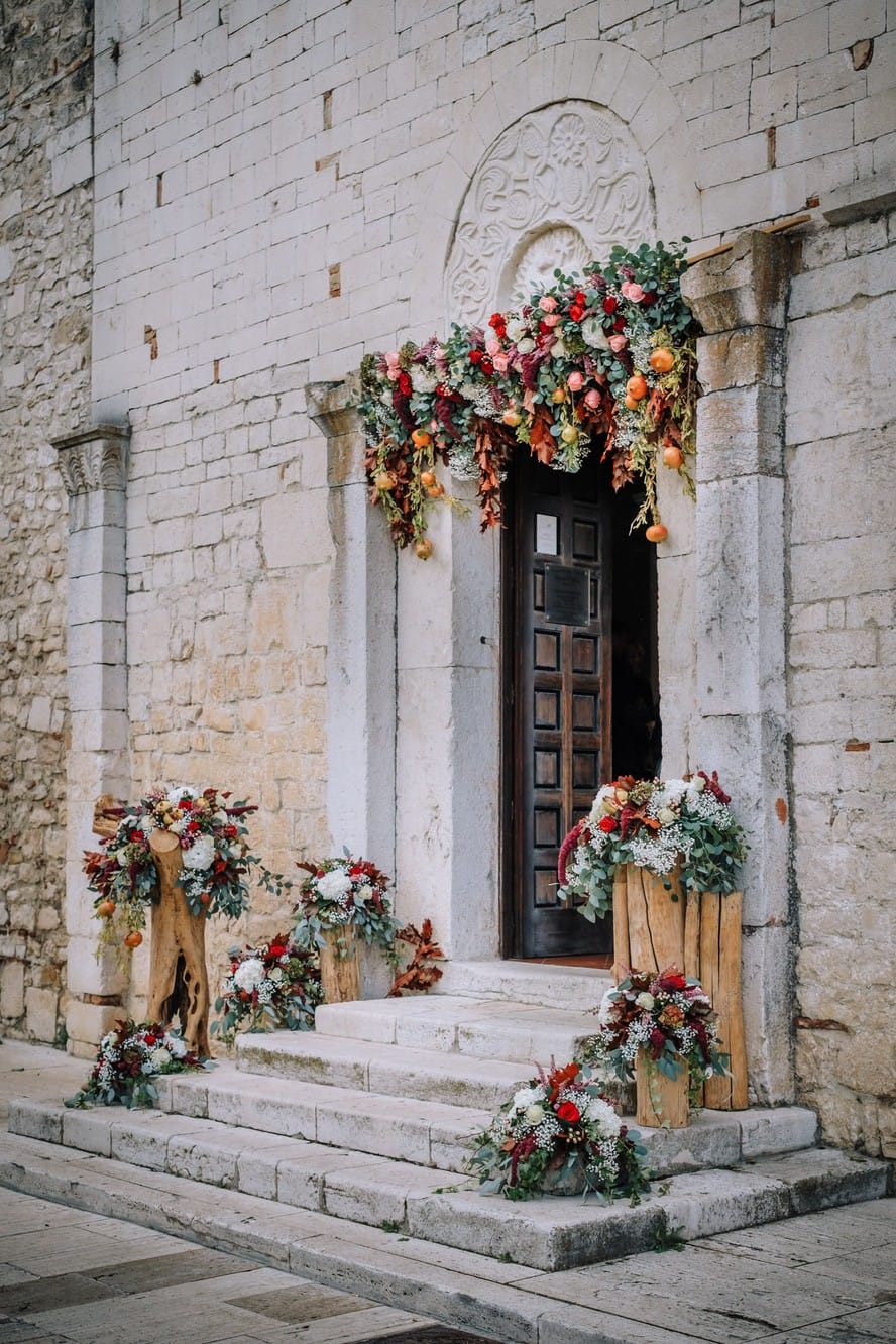 Facciata della chiesa di San Giorgio a Campobasso pronta per la celebrazione del matrimonio.