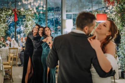 Gli sposi durante un momento autentico fotografato con uno stile di reportage di matrimonio a Casa Freda in Foggia